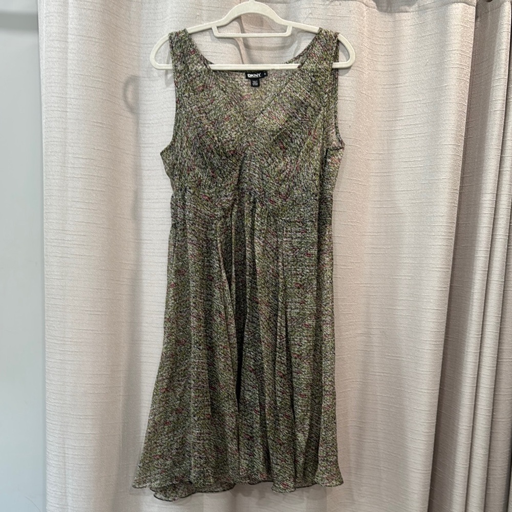 DKNY 100% silk v Neck Neck Green and Wine Midi Dress Size14